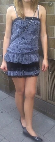 Schönes kleid mit rüschen - schönes,