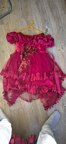 Mädchen rosa schulterfreies