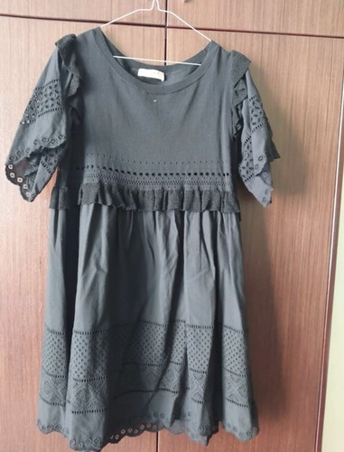 Schwarzes kleid mit spitze - mit,