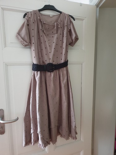 Kleid oliv mit rüschen - mit,